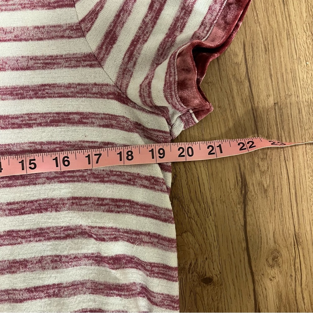 GAP Striped Velvet Maroon or Burgundy and White T-Shirt size medium - Picture 4 of 5